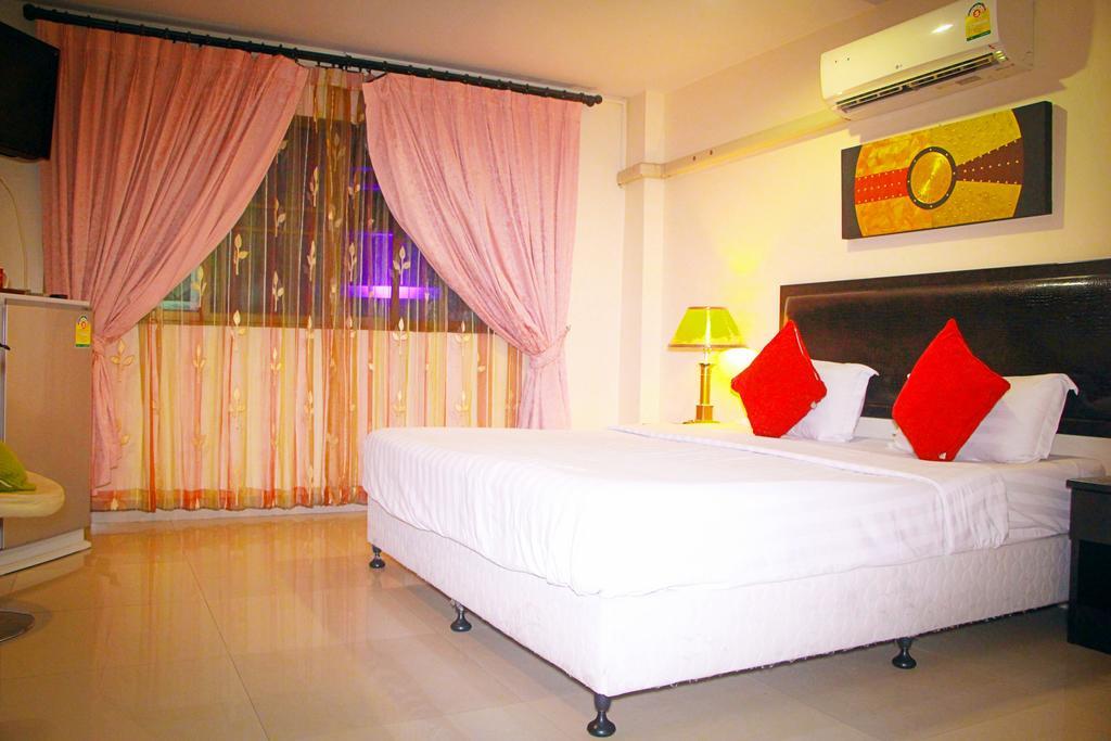 Royal Q & D Suites Pattaya Bagian luar foto