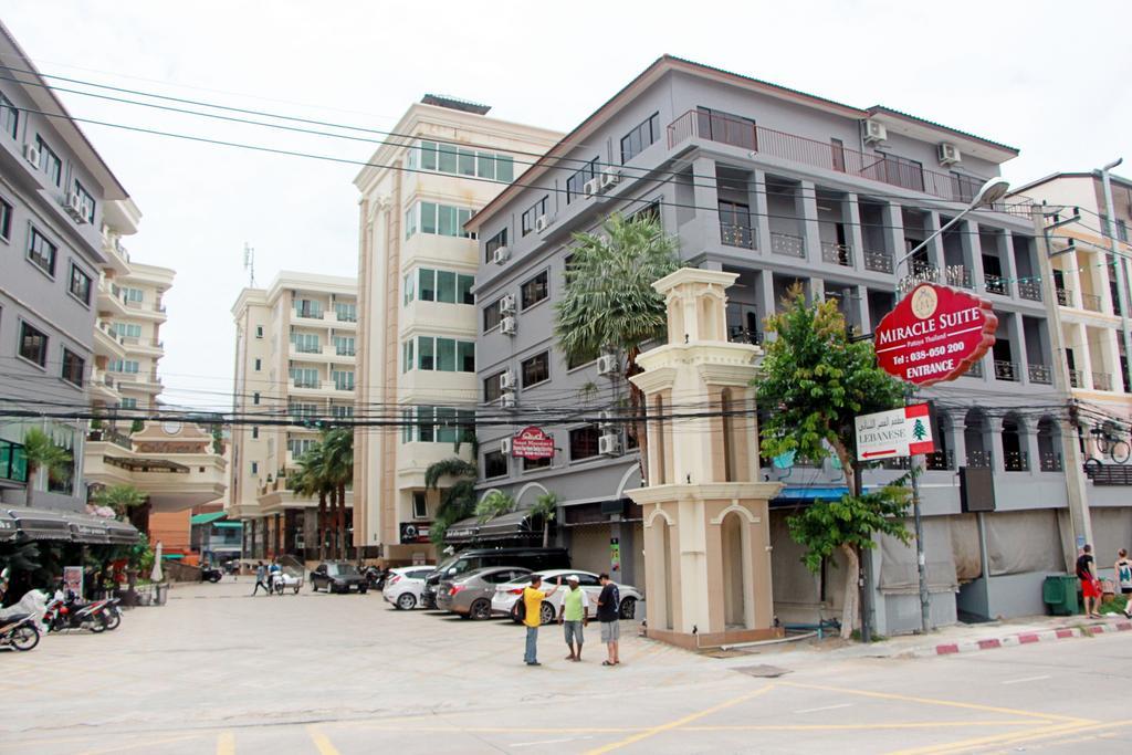 Royal Q & D Suites Pattaya Bagian luar foto