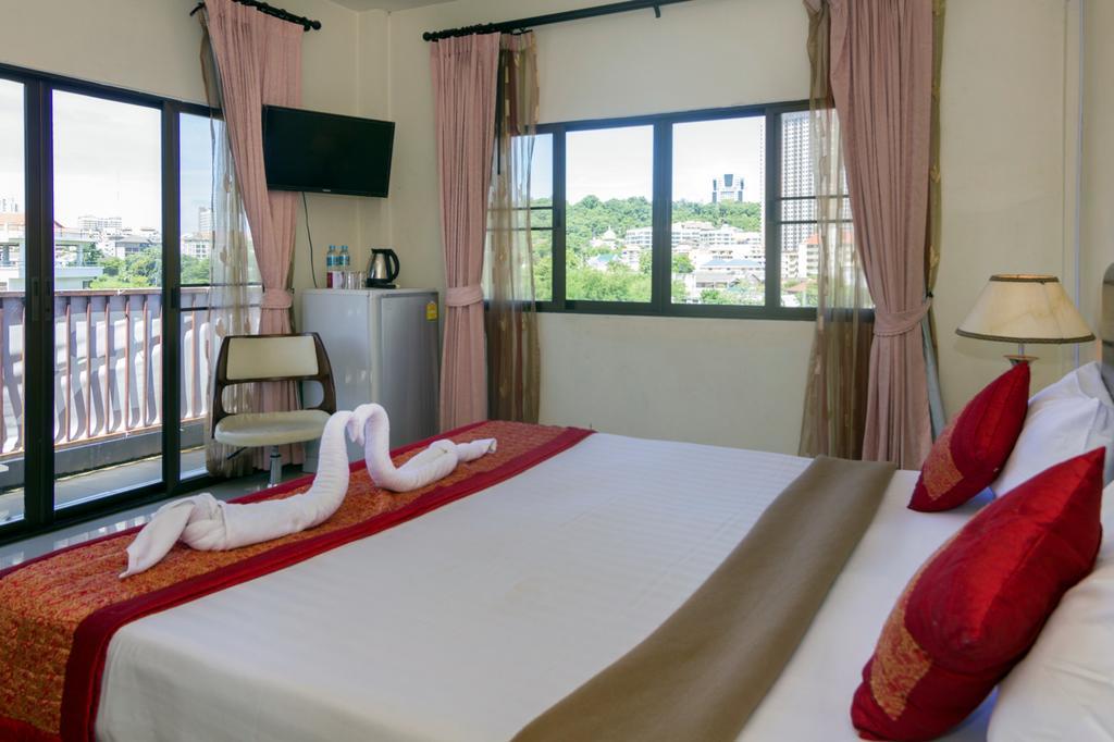 Royal Q & D Suites Pattaya Bagian luar foto