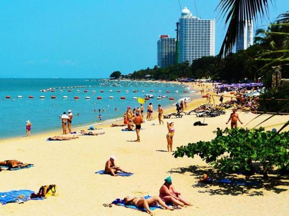 Royal Q & D Suites Pattaya Bagian luar foto