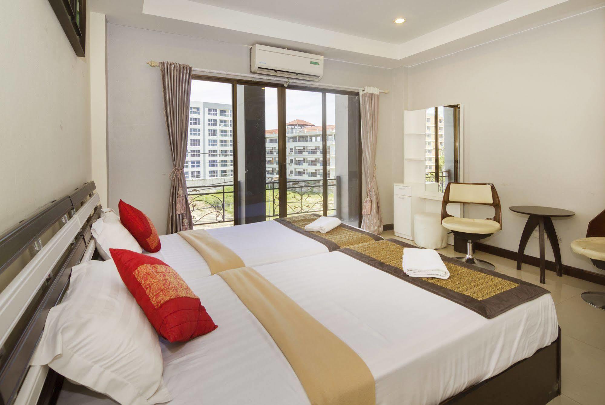 Royal Q & D Suites Pattaya Bagian luar foto