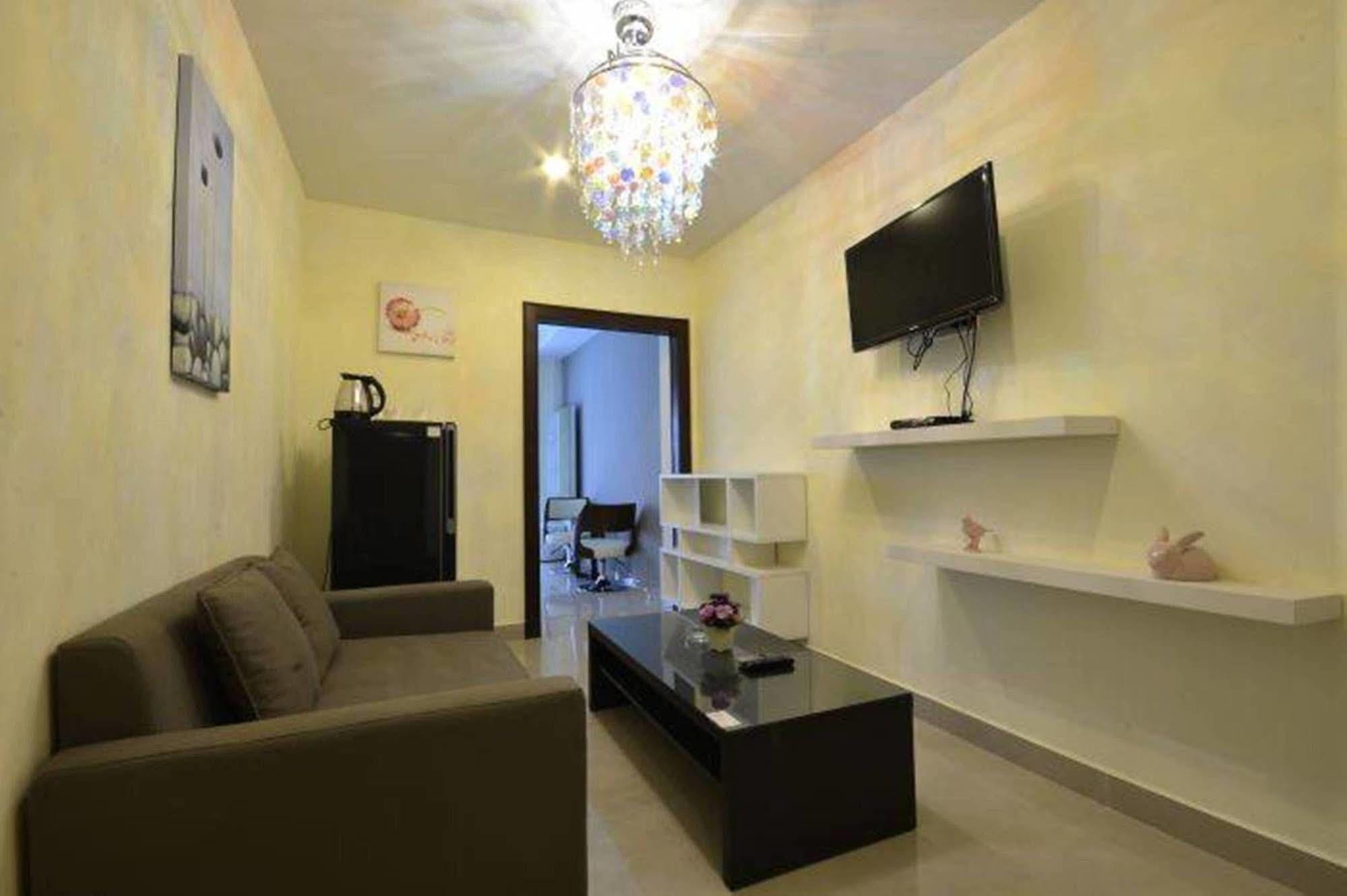 Royal Q & D Suites Pattaya Bagian luar foto