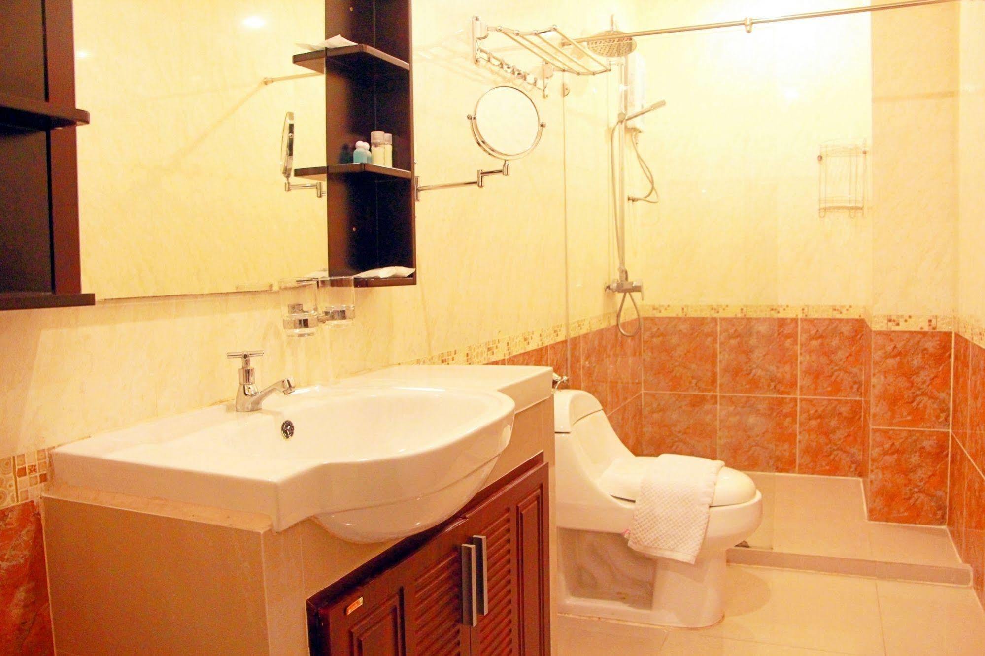Royal Q & D Suites Pattaya Bagian luar foto