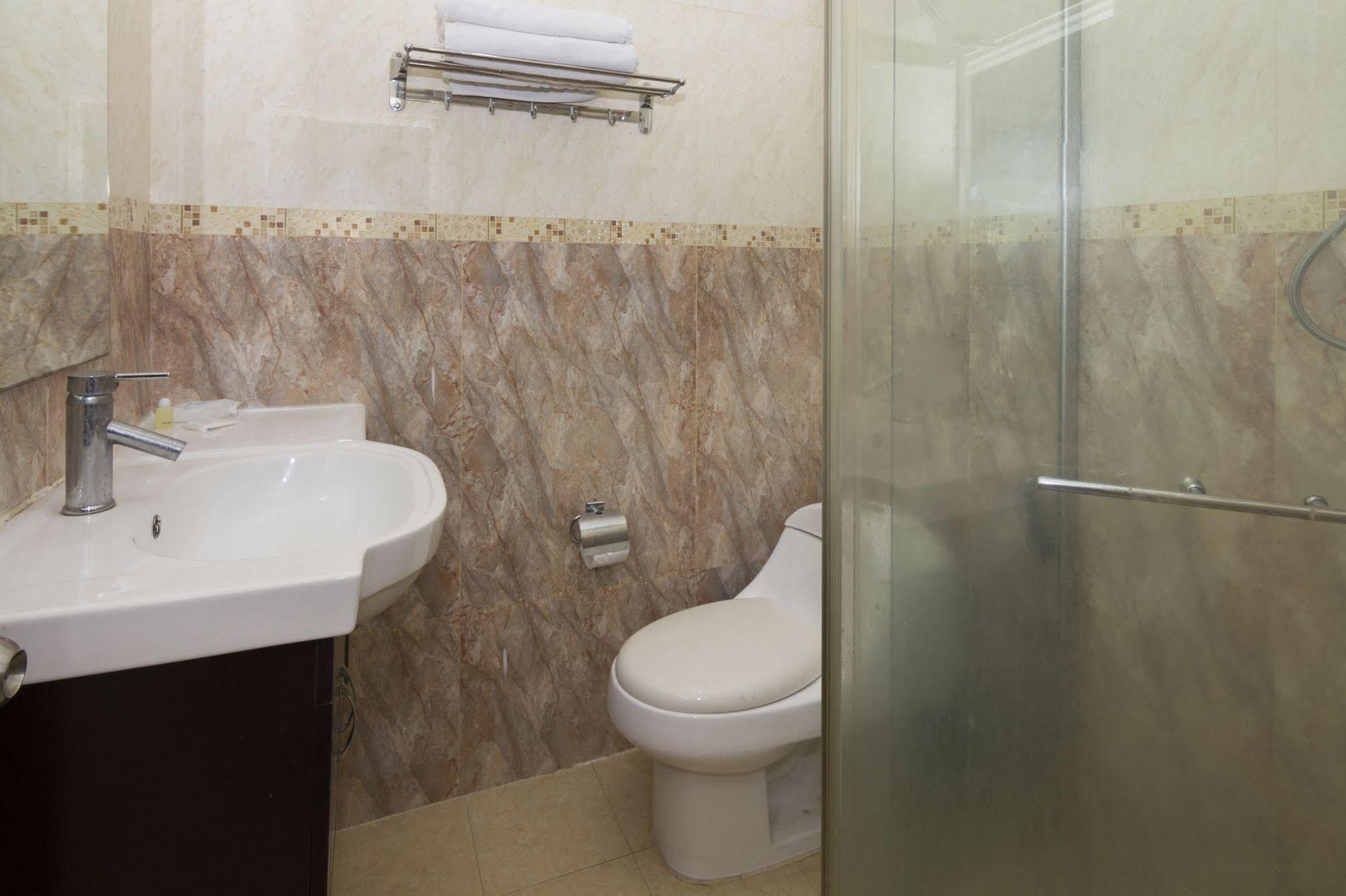 Royal Q & D Suites Pattaya Bagian luar foto