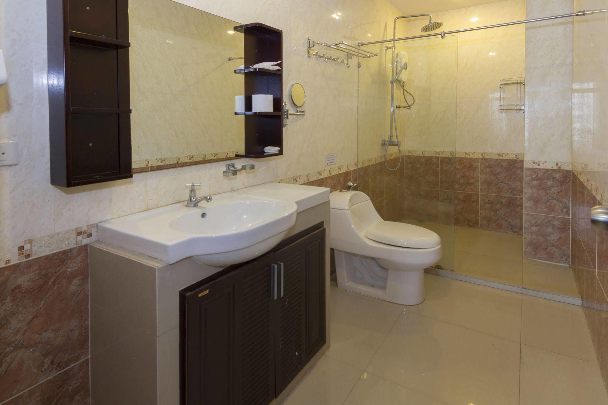 Royal Q & D Suites Pattaya Bagian luar foto