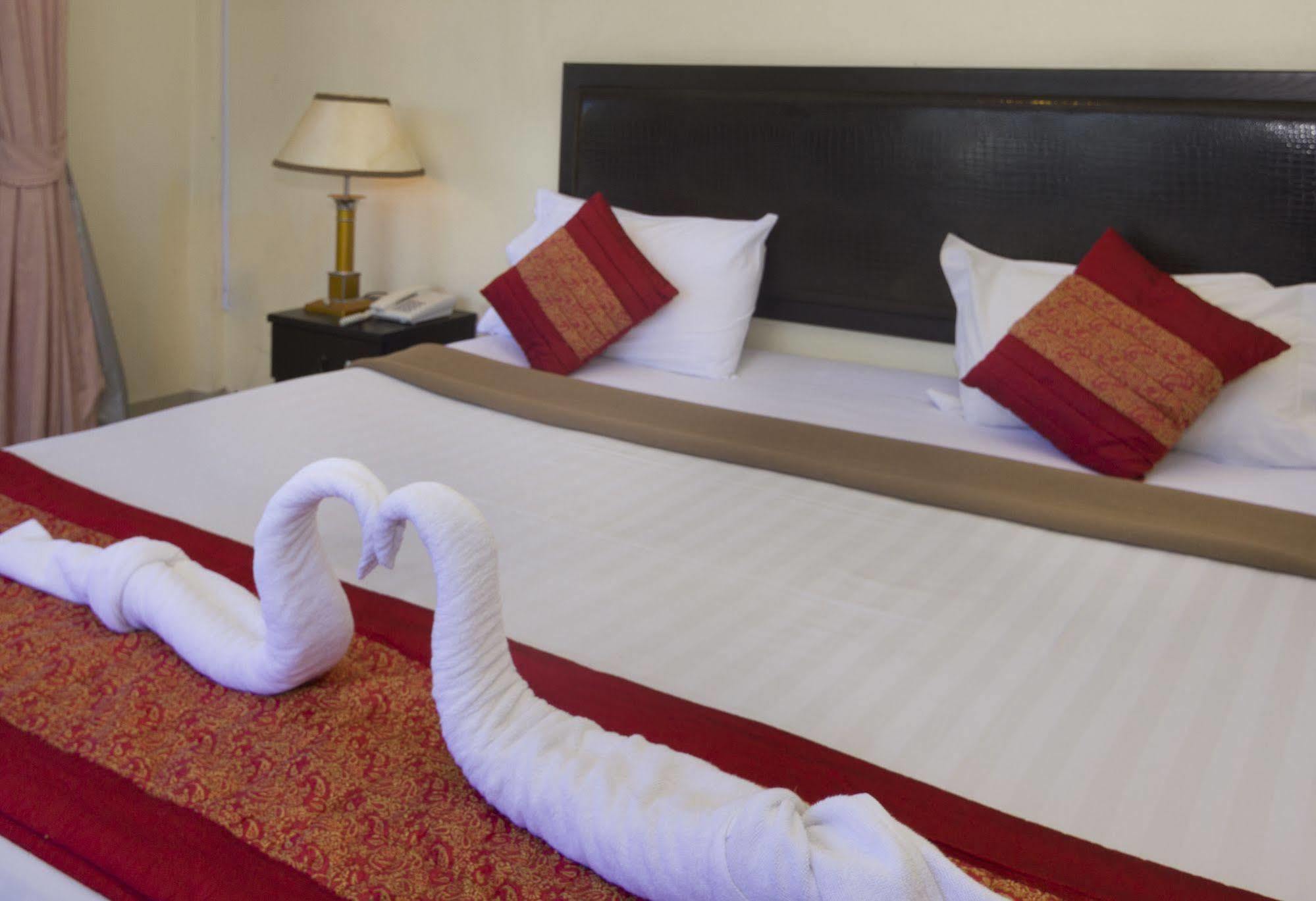 Royal Q & D Suites Pattaya Bagian luar foto
