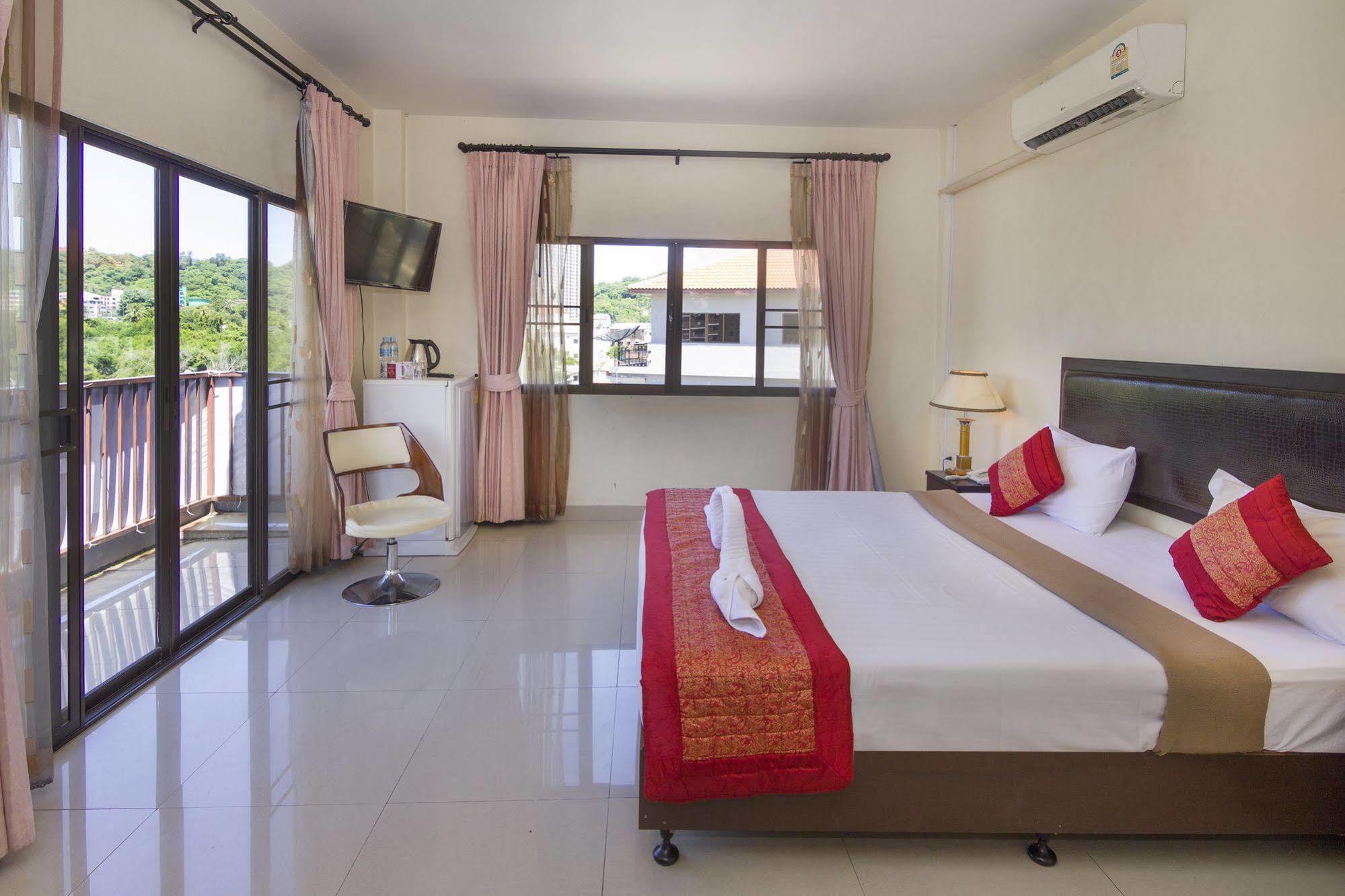 Royal Q & D Suites Pattaya Bagian luar foto