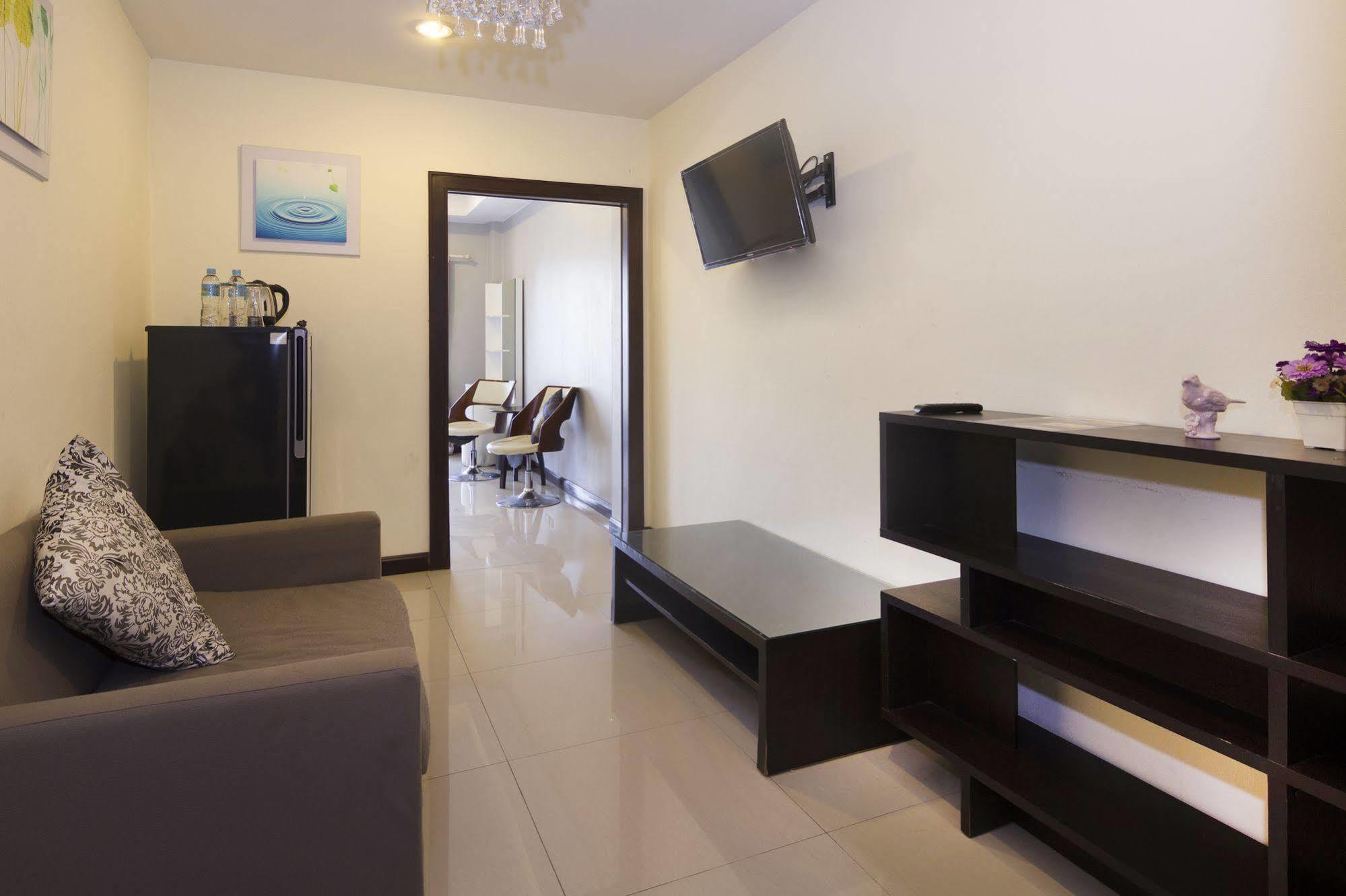 Royal Q & D Suites Pattaya Bagian luar foto