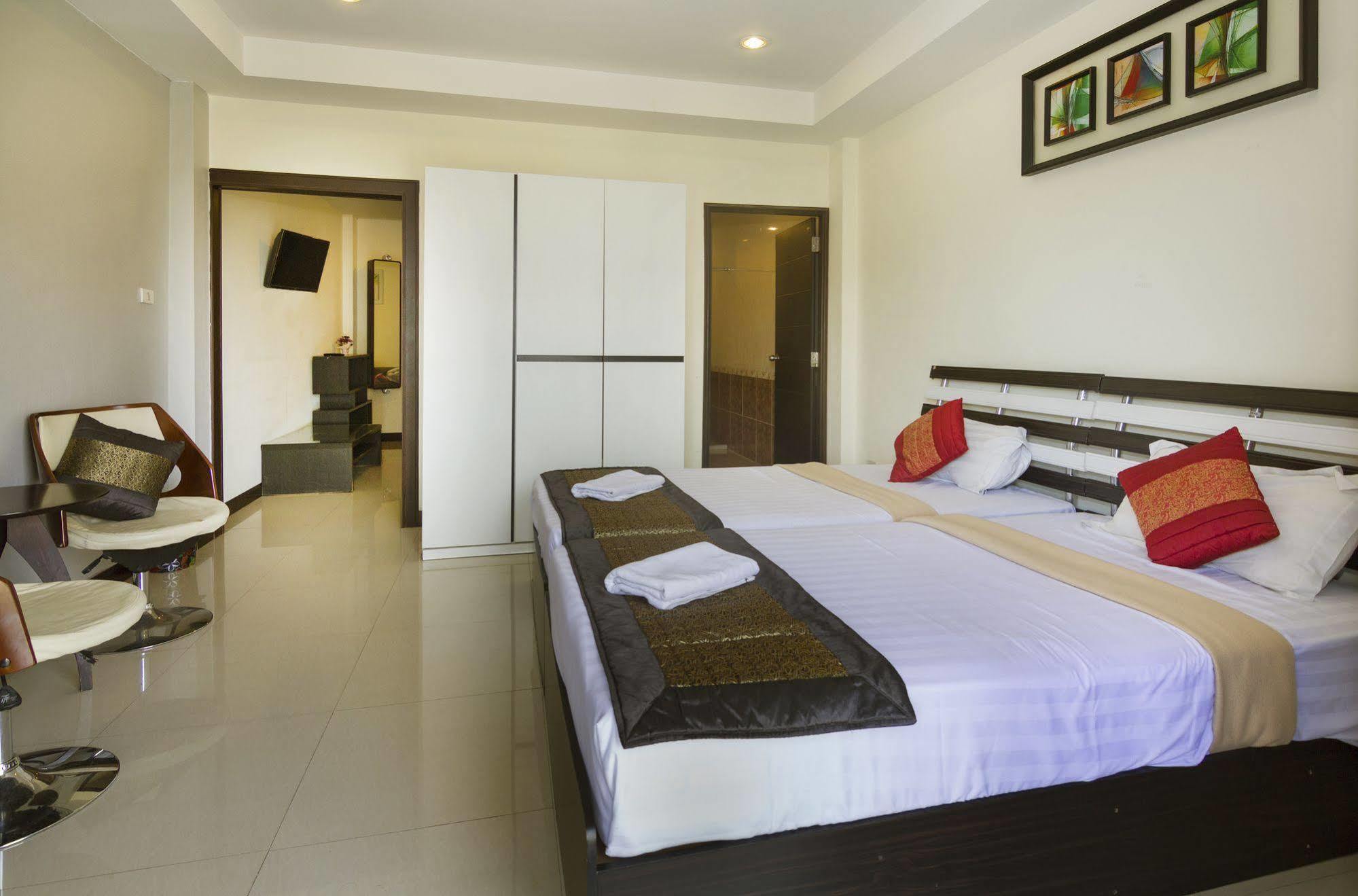 Royal Q & D Suites Pattaya Bagian luar foto