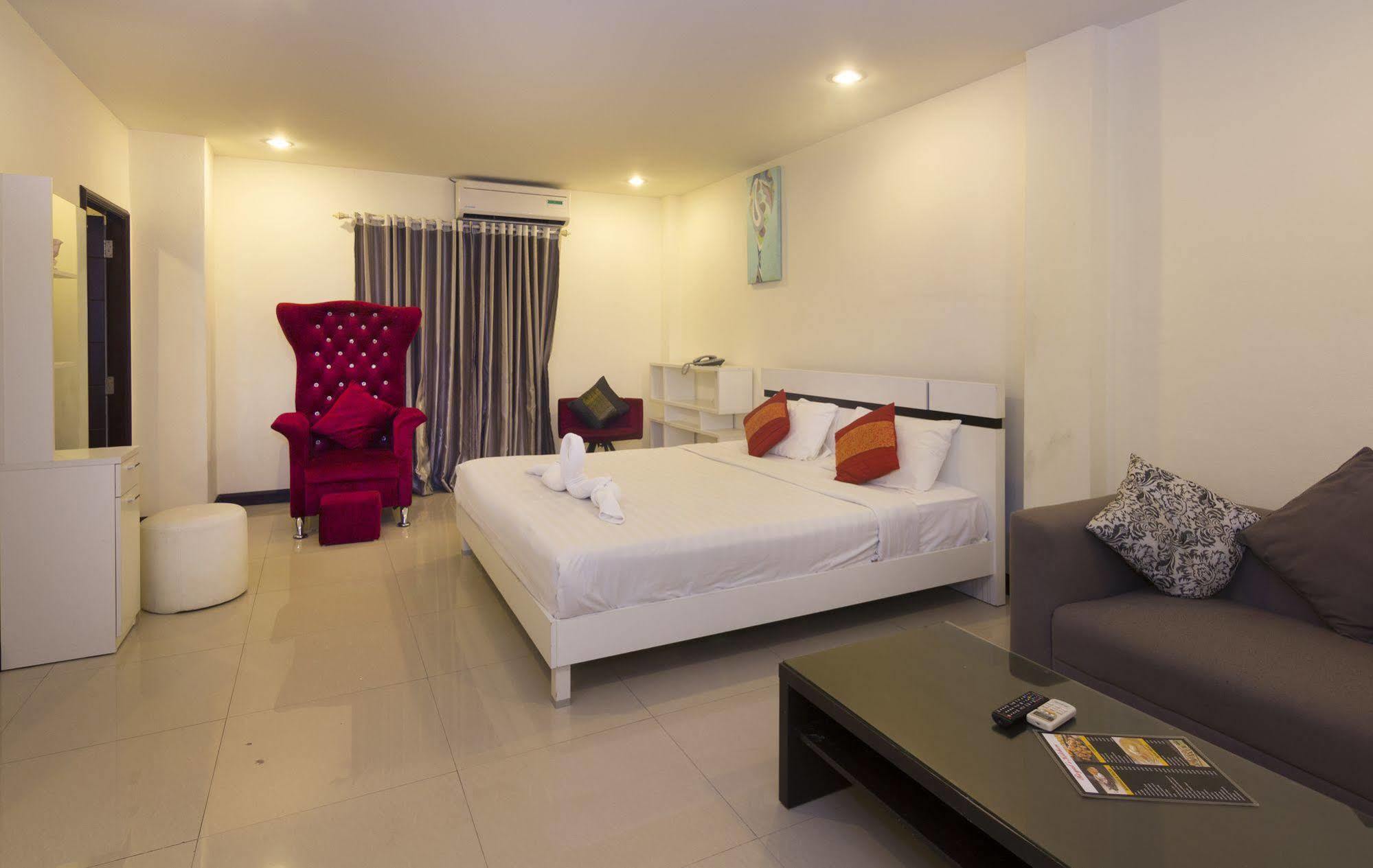 Royal Q & D Suites Pattaya Bagian luar foto
