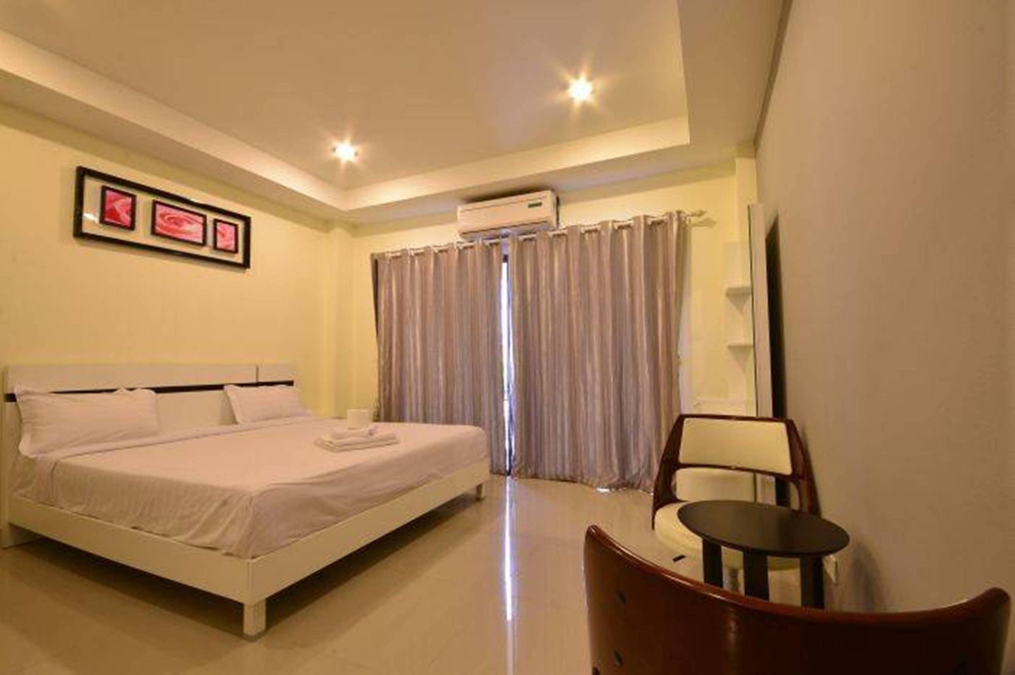 Royal Q & D Suites Pattaya Bagian luar foto