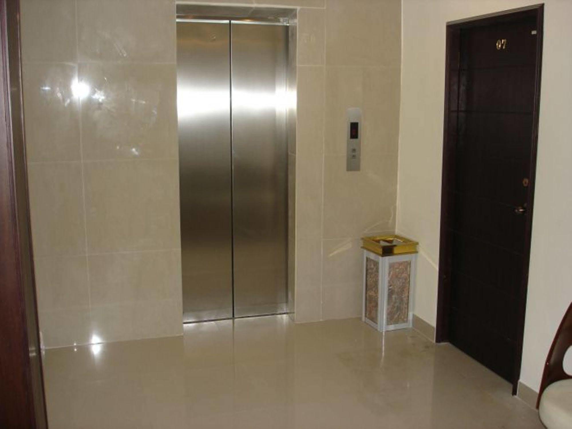 Royal Q & D Suites Pattaya Bagian luar foto