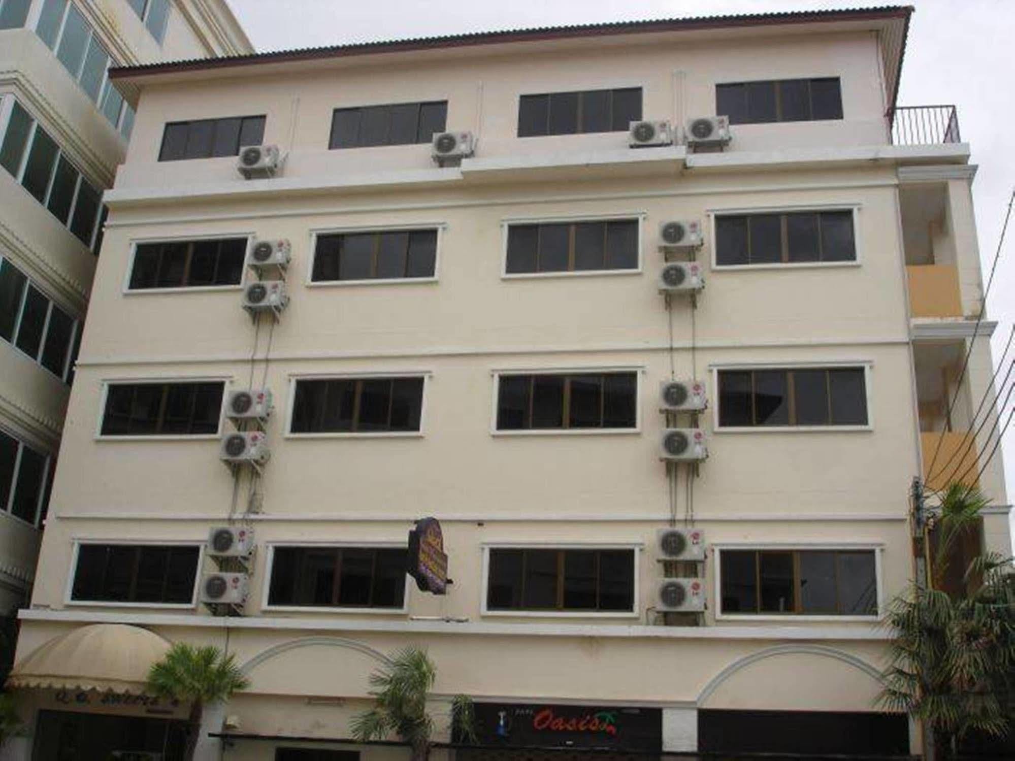 Royal Q & D Suites Pattaya Bagian luar foto