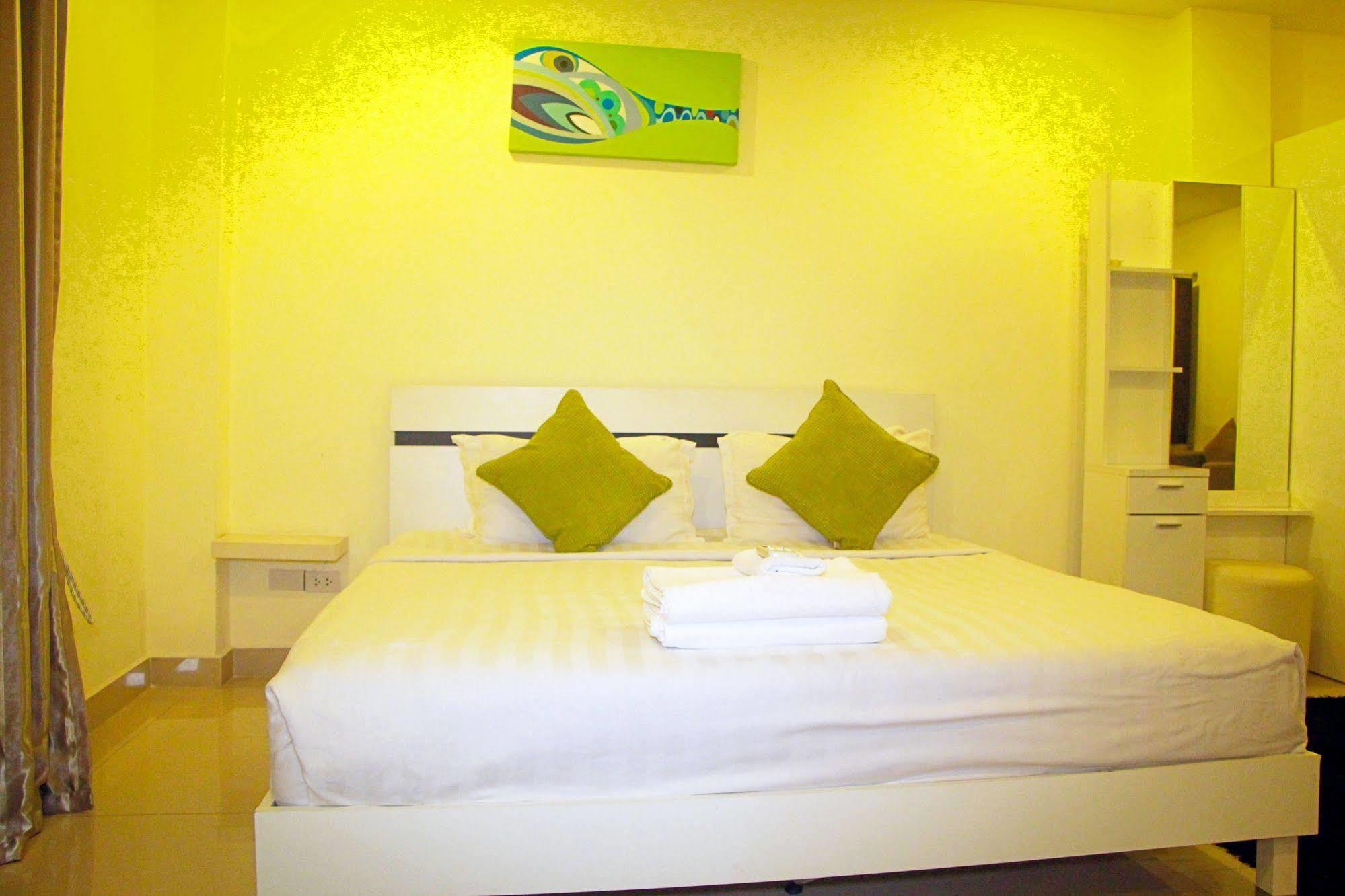 Royal Q & D Suites Pattaya Bagian luar foto