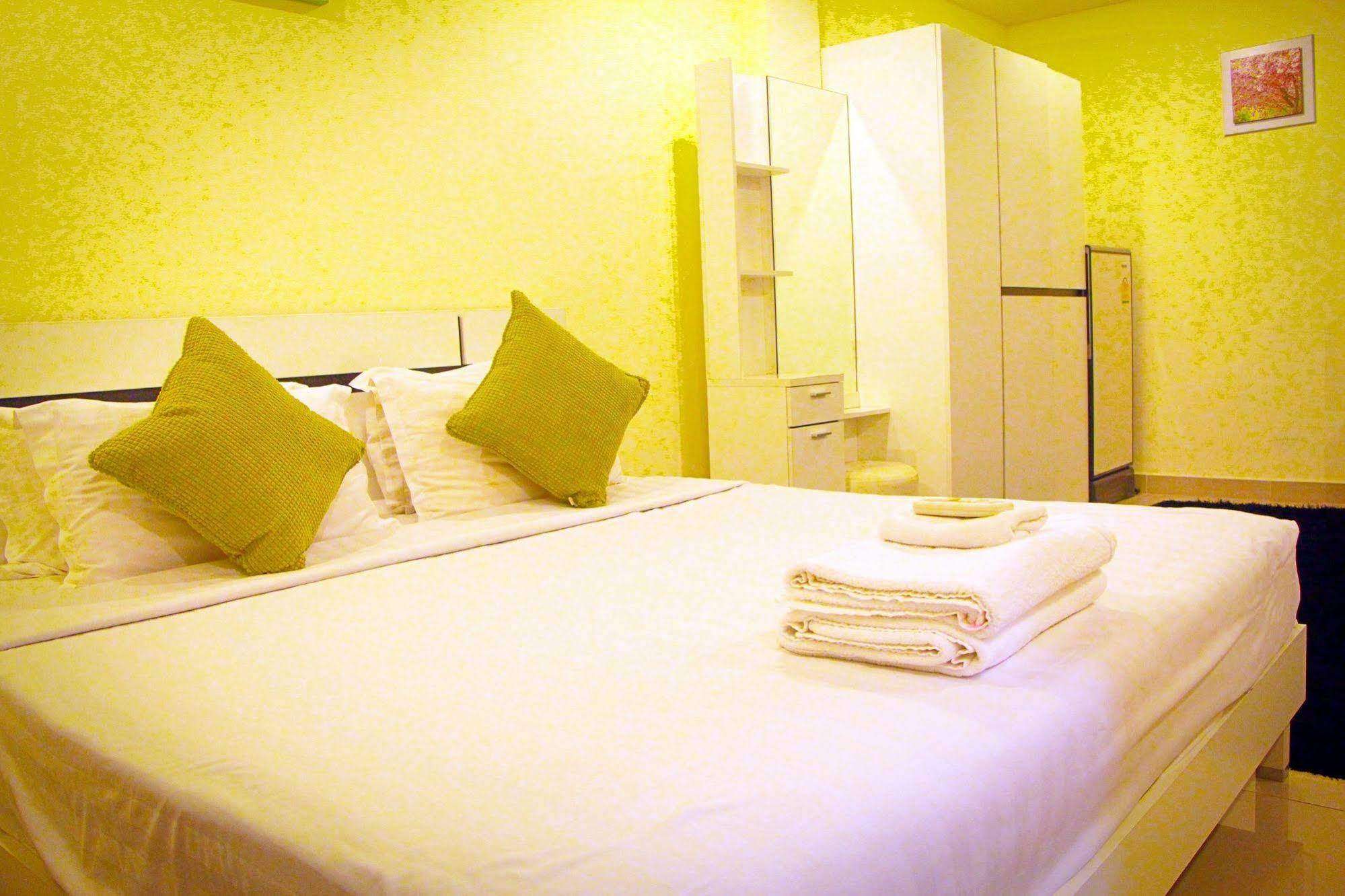 Royal Q & D Suites Pattaya Bagian luar foto