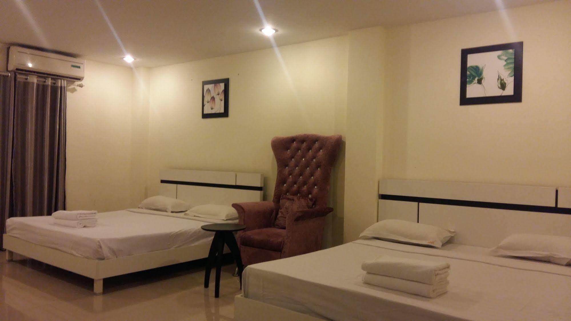 Royal Q & D Suites Pattaya Bagian luar foto